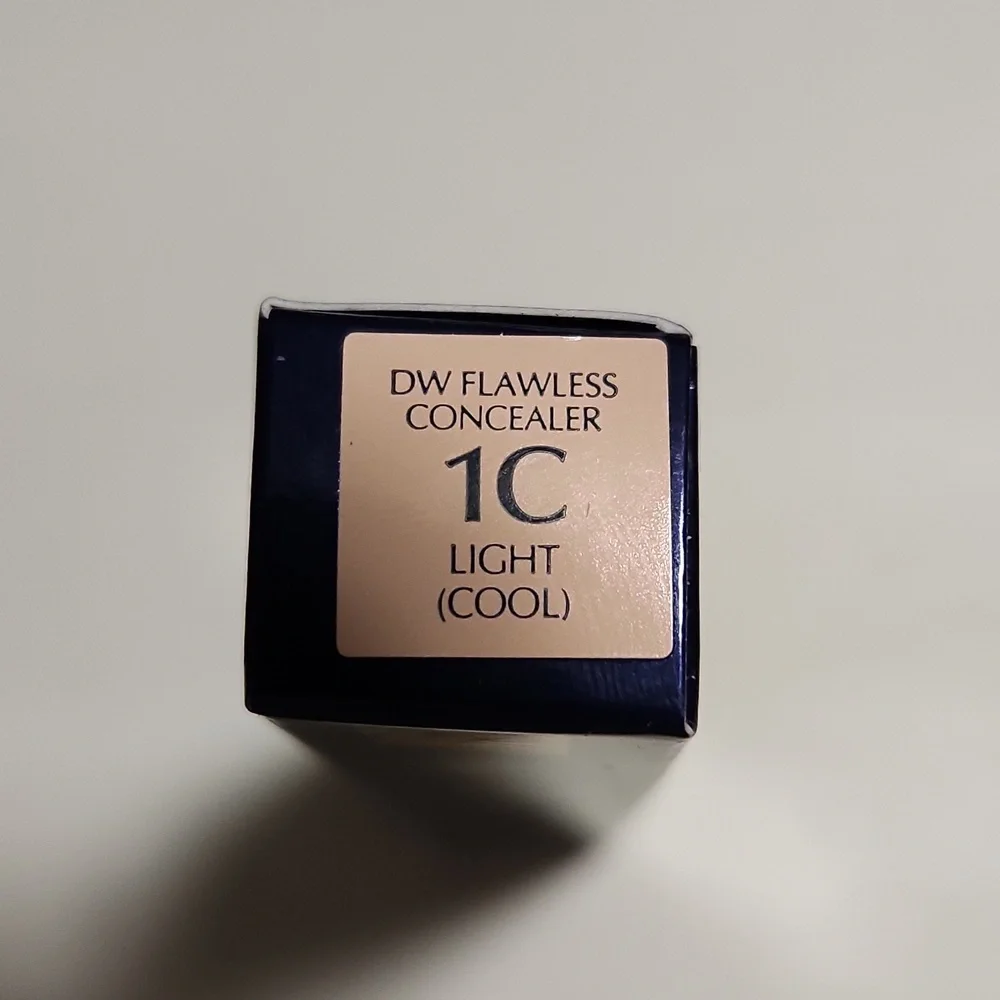 ESTEE LAUDER 1C Light (Cool) Double Wear Stay-In-Place Flawless Concea…
